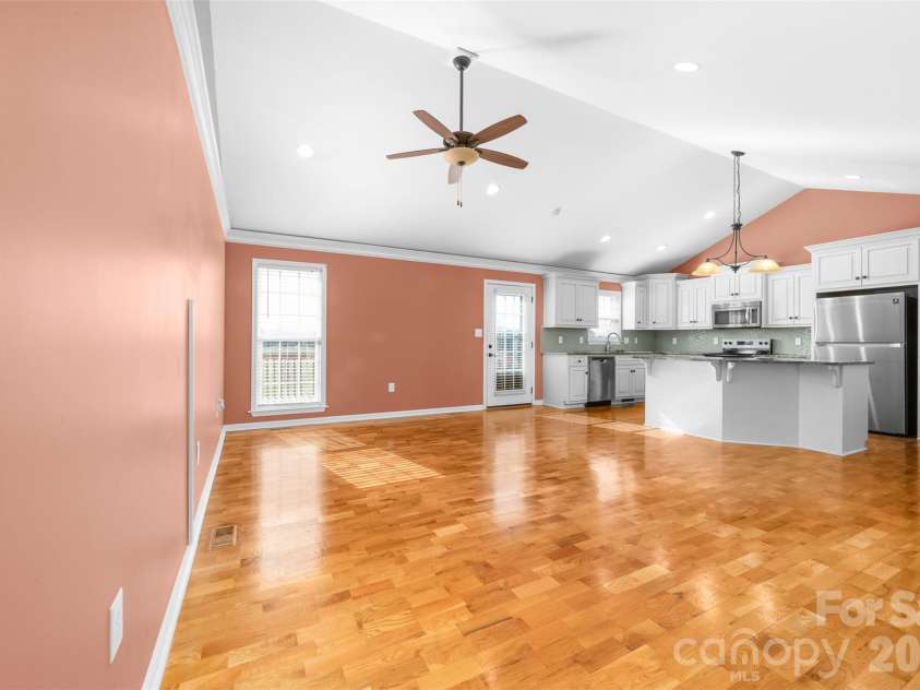 884 Clear Creek Circle, Lincolnton, NC 28092.  MLS# CAR4337596, YatesRealty ID 16963. 