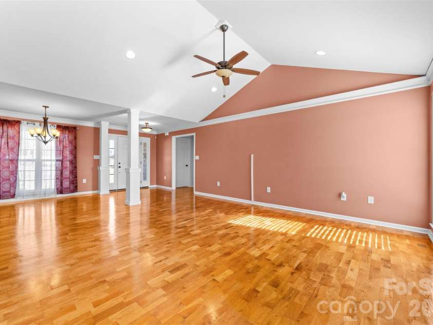 884 Clear Creek Circle, Lincolnton, NC 28092.  MLS# CAR4337596, YatesRealty ID 16963. 