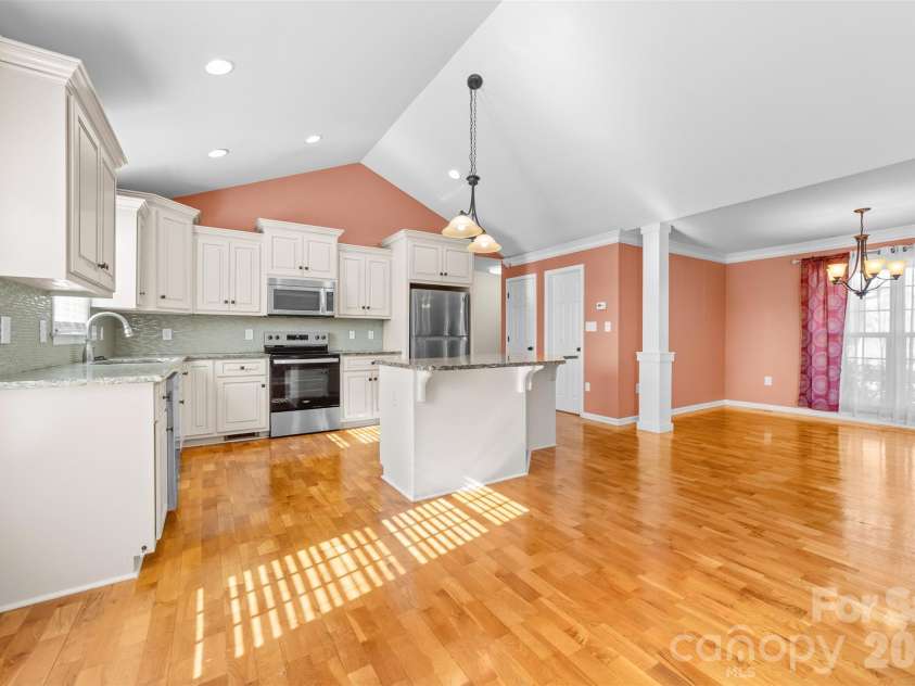 884 Clear Creek Circle, Lincolnton, NC 28092.  MLS# CAR4337596, YatesRealty ID 16963. 