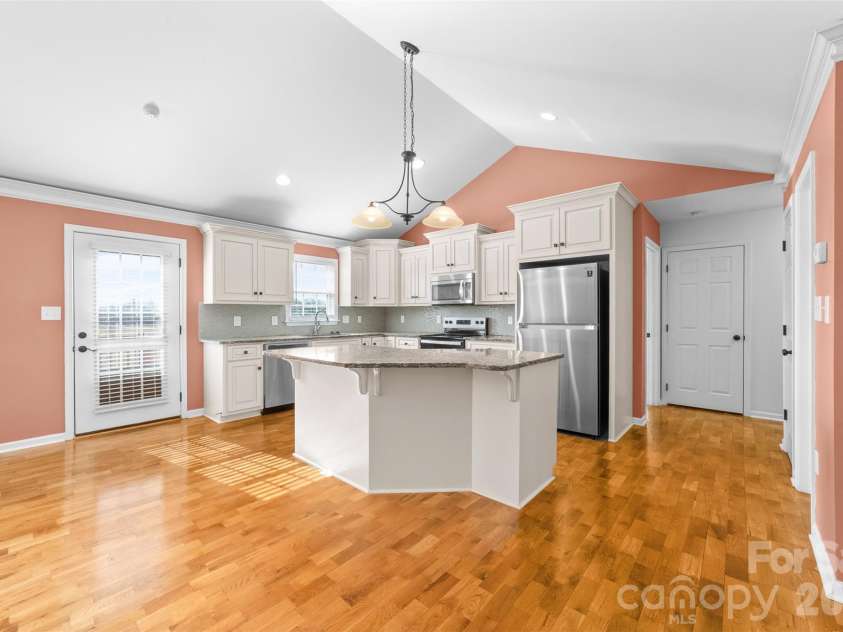 884 Clear Creek Circle, Lincolnton, NC 28092.  MLS# CAR4337596, YatesRealty ID 16963. 