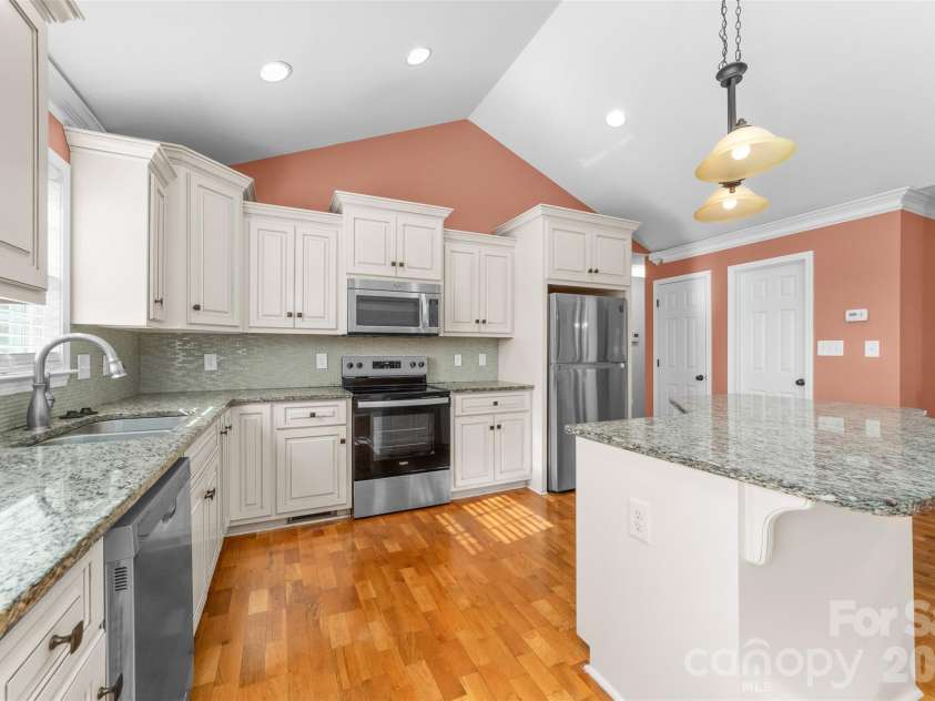 884 Clear Creek Circle, Lincolnton, NC 28092.  MLS# CAR4337596, YatesRealty ID 16963. 
