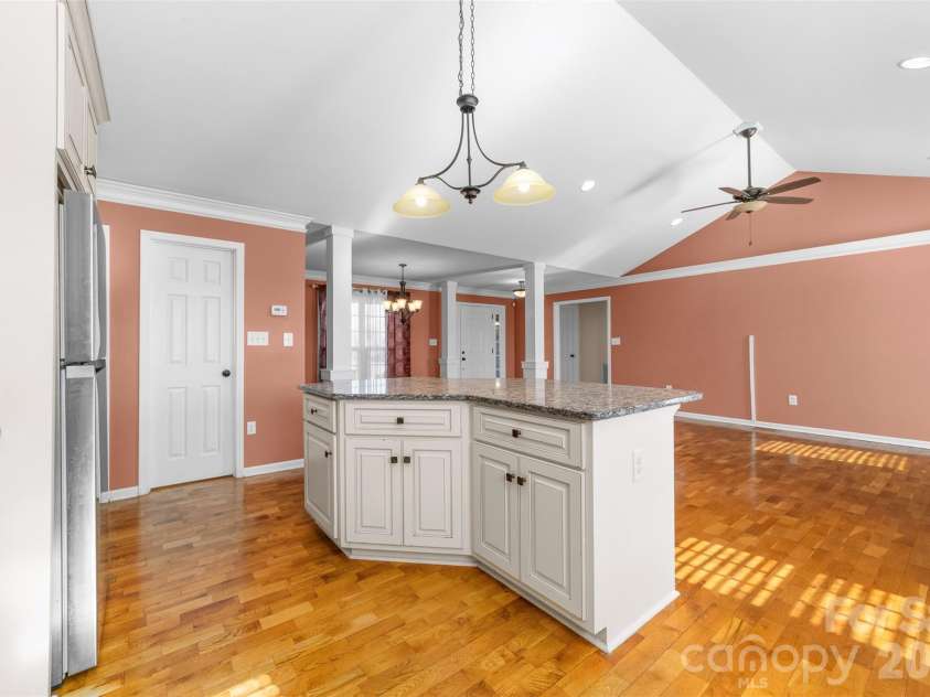 884 Clear Creek Circle, Lincolnton, NC 28092.  MLS# CAR4337596, YatesRealty ID 16963. 