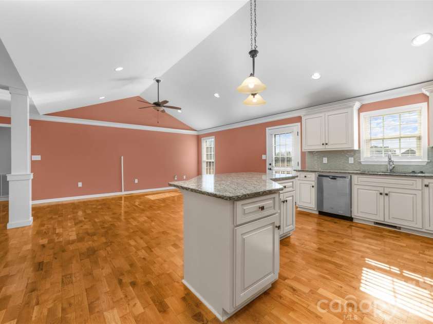 884 Clear Creek Circle, Lincolnton, NC 28092.  MLS# CAR4337596, YatesRealty ID 16963. 