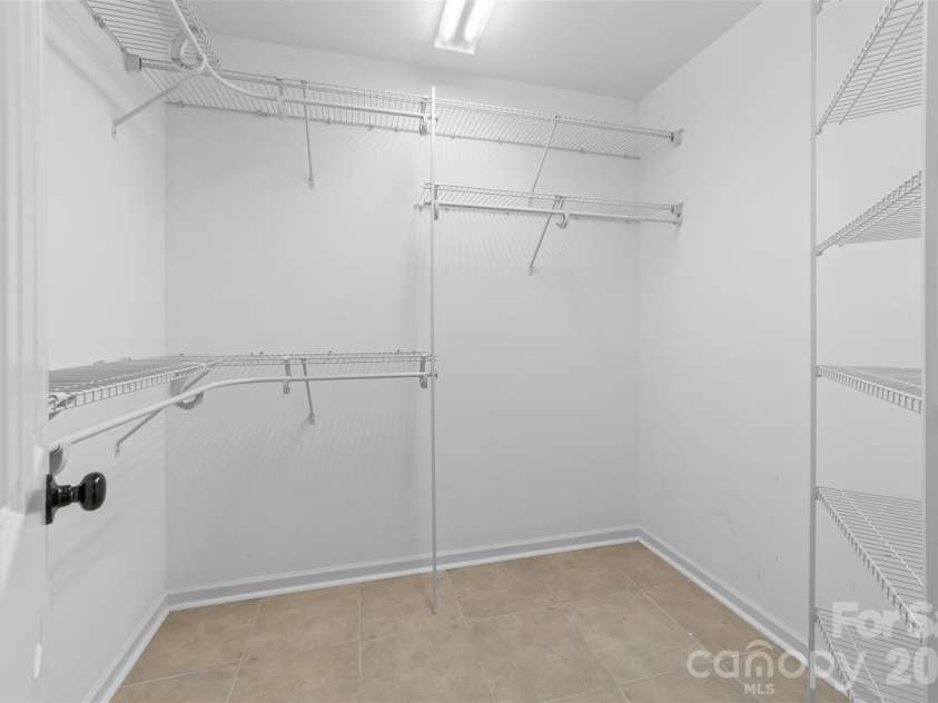 884 Clear Creek Circle, Lincolnton, NC 28092.  MLS# CAR4337596, YatesRealty ID 16963. 
