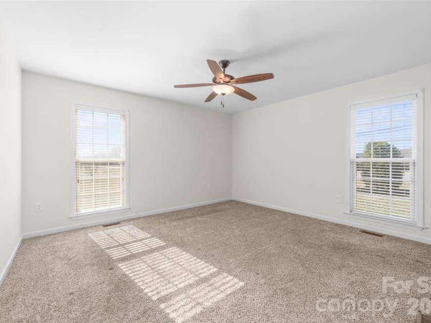 884 Clear Creek Circle, Lincolnton, NC 28092.  MLS# CAR4337596, YatesRealty ID 16963. 
