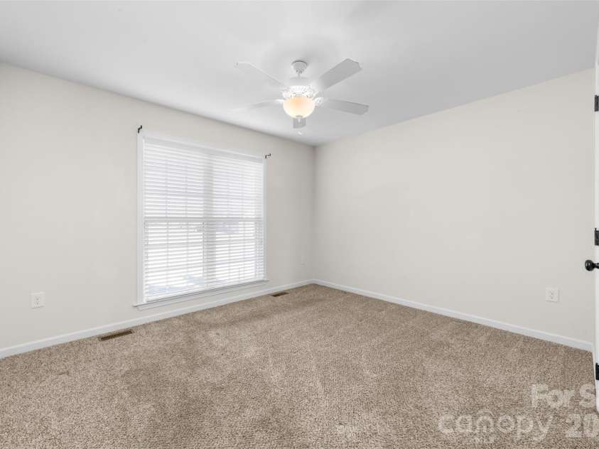884 Clear Creek Circle, Lincolnton, NC 28092.  MLS# CAR4337596, YatesRealty ID 16963. 