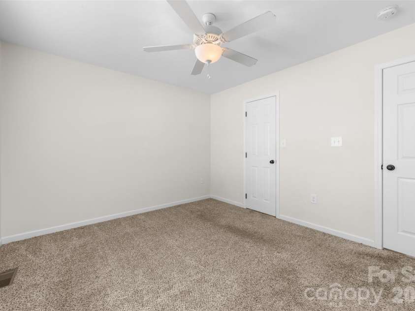 884 Clear Creek Circle, Lincolnton, NC 28092.  MLS# CAR4337596, YatesRealty ID 16963. 