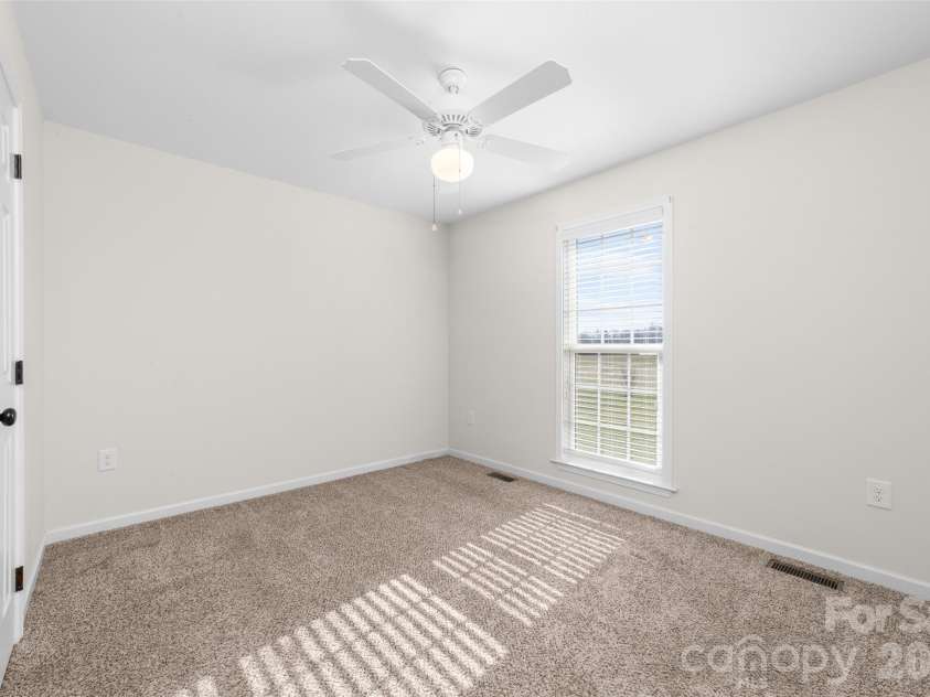 884 Clear Creek Circle, Lincolnton, NC 28092.  MLS# CAR4337596, YatesRealty ID 16963. 