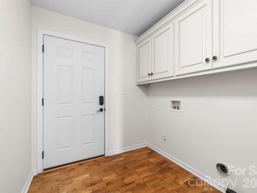 884 Clear Creek Circle, Lincolnton, NC 28092.  MLS# CAR4337596, YatesRealty ID 16963. 