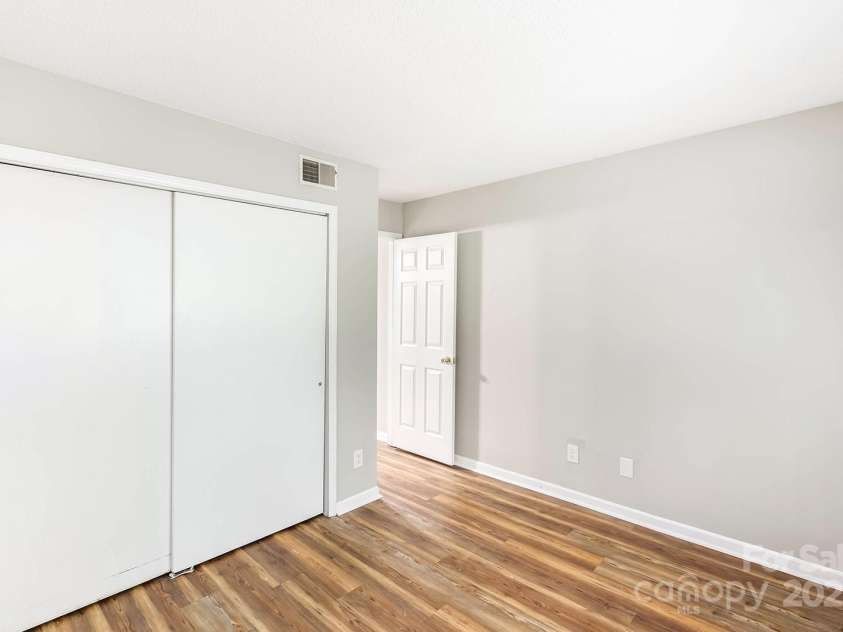 11015 Harrowfield Road, Charlotte, NC 28226.  MLS# CAR4244070, YatesRealty ID 16964. 