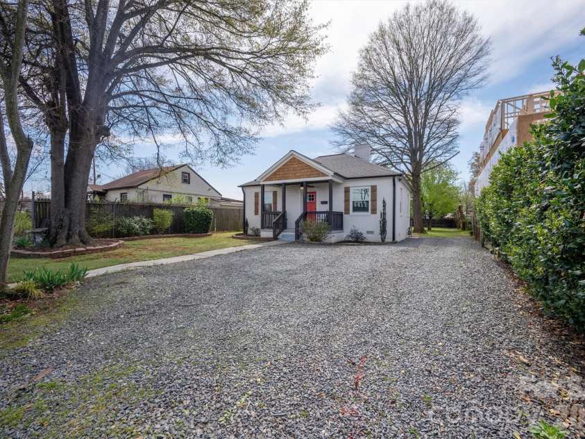307 Peterson Drive, Charlotte, NC 28217.  MLS# CAR4363768, YatesRealty ID 16964. 