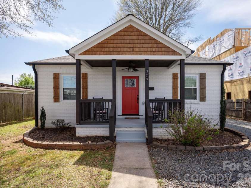 307 Peterson Drive, Charlotte, NC 28217.  MLS# CAR4363768, YatesRealty ID 16964. 