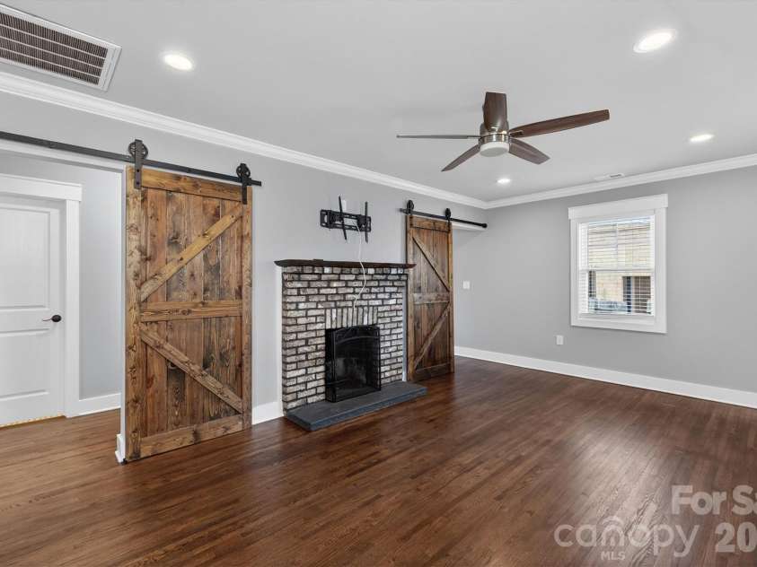307 Peterson Drive, Charlotte, NC 28217.  MLS# CAR4363768, YatesRealty ID 16964. 