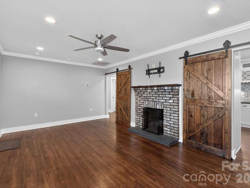 307 Peterson Drive, Charlotte, NC 28217.  MLS# CAR4363768, YatesRealty ID 16964. 