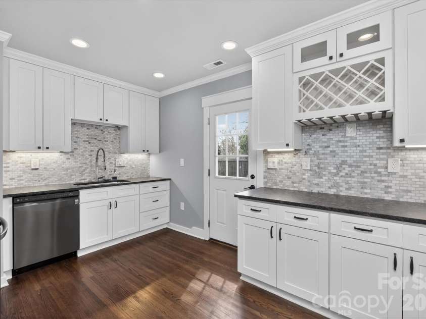 307 Peterson Drive, Charlotte, NC 28217.  MLS# CAR4363768, YatesRealty ID 16964. 
