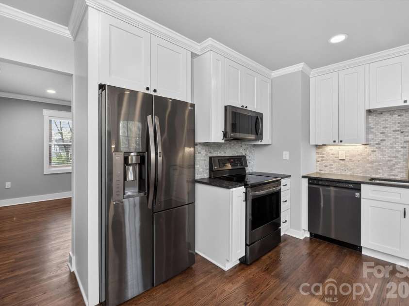 307 Peterson Drive, Charlotte, NC 28217.  MLS# CAR4363768, YatesRealty ID 16964. 