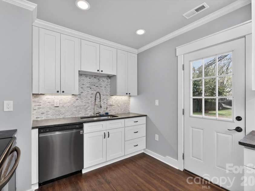 307 Peterson Drive, Charlotte, NC 28217.  MLS# CAR4363768, YatesRealty ID 16964. 