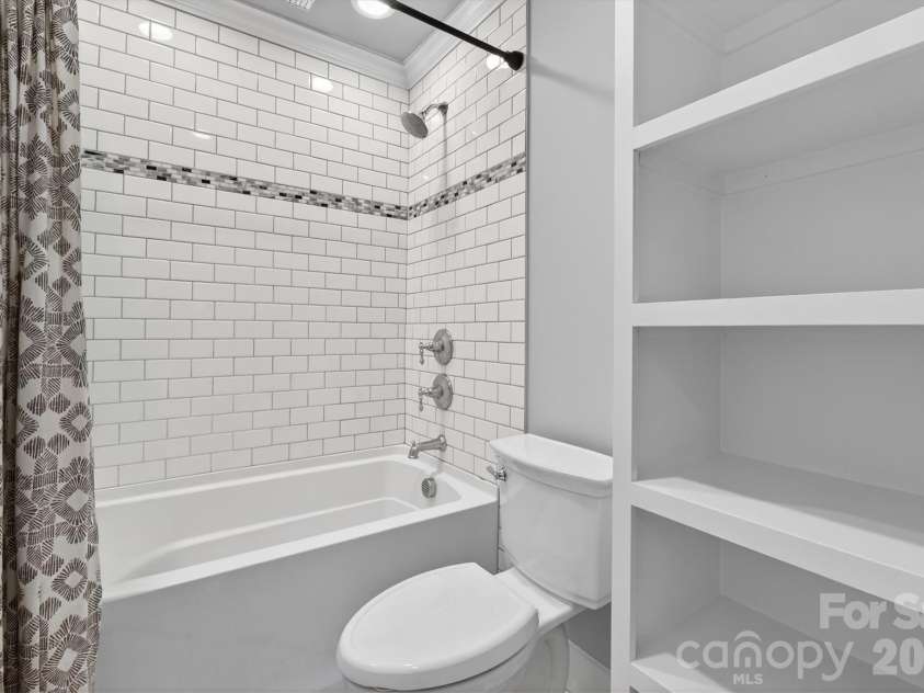 307 Peterson Drive, Charlotte, NC 28217.  MLS# CAR4363768, YatesRealty ID 16964. 