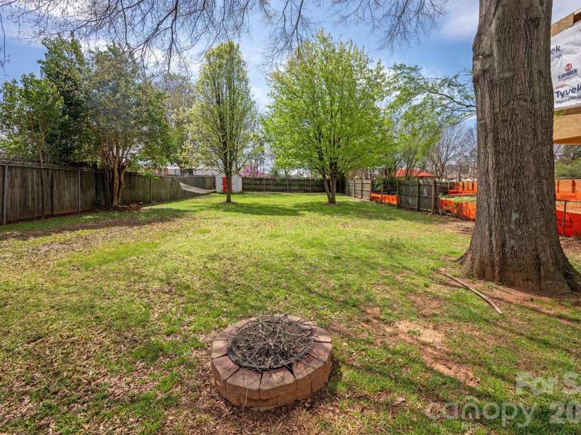 307 Peterson Drive, Charlotte, NC 28217.  MLS# CAR4363768, YatesRealty ID 16964. 