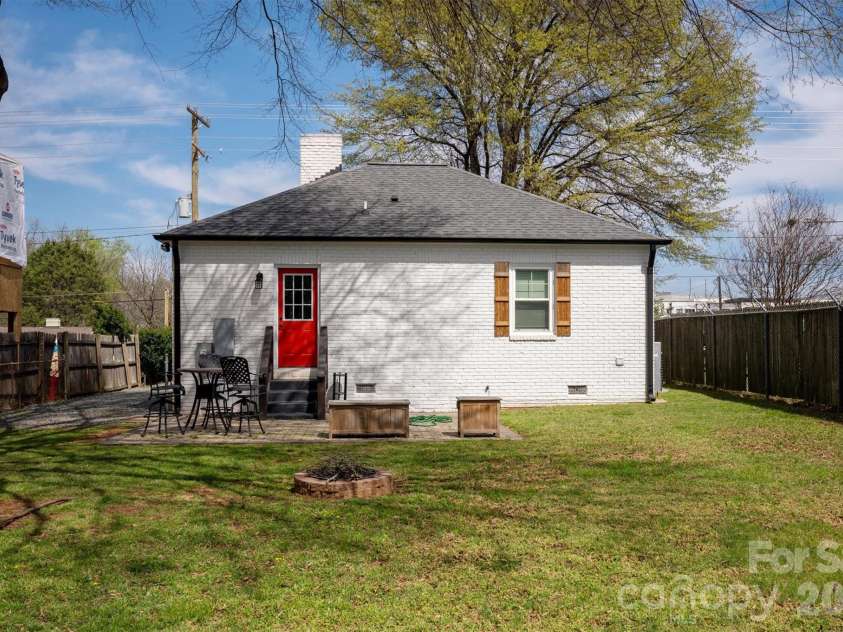 307 Peterson Drive, Charlotte, NC 28217.  MLS# CAR4363768, YatesRealty ID 16964. 