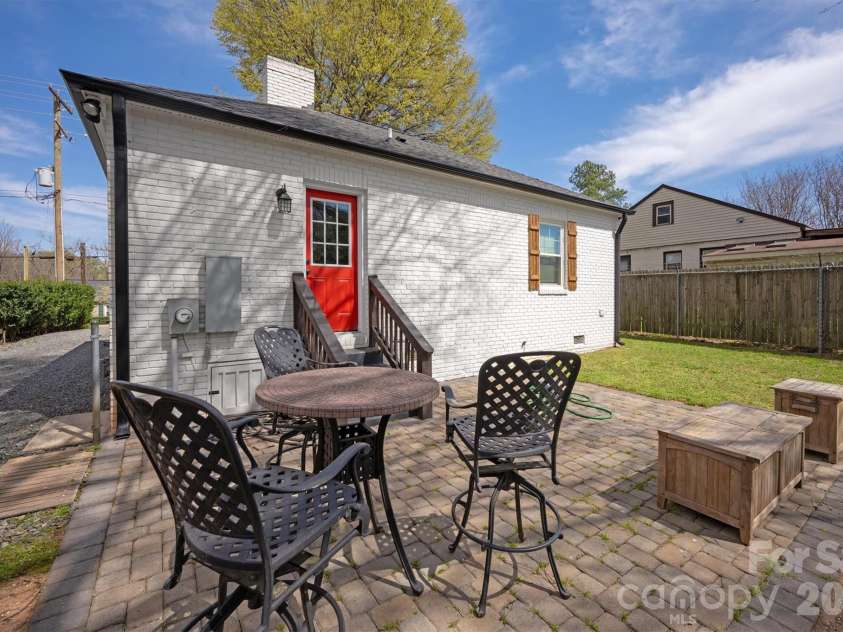 307 Peterson Drive, Charlotte, NC 28217.  MLS# CAR4363768, YatesRealty ID 16964. 