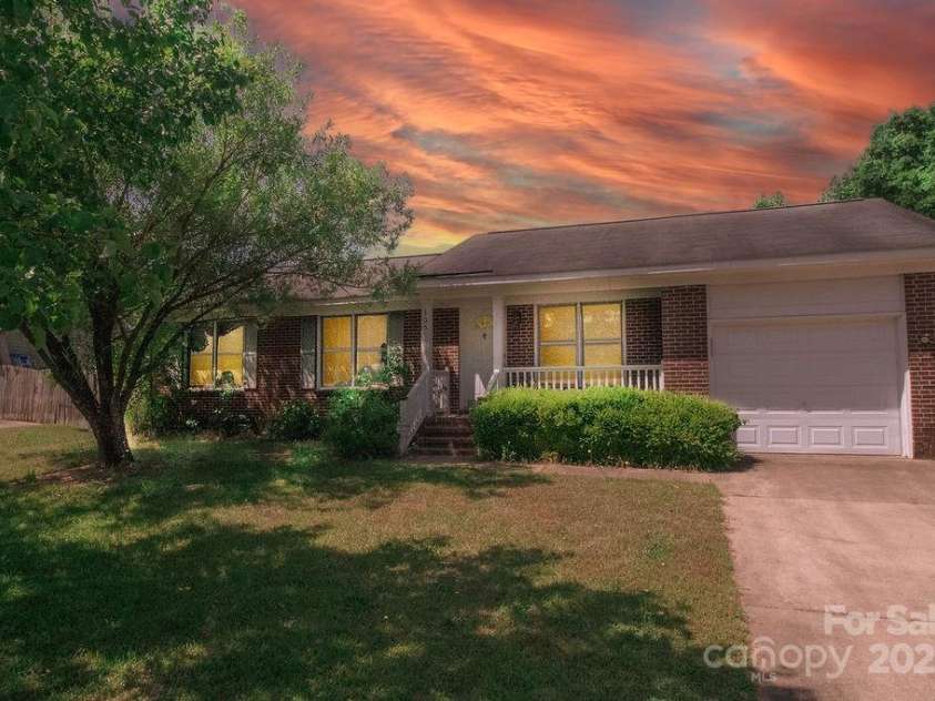 305 Ridge Manor Drive, Raeford Township, NC 28376.  MLS# CAR4256897, YatesRealty ID 16965. 