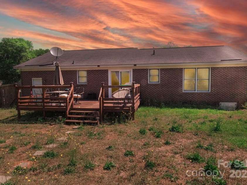 305 Ridge Manor Drive, Raeford Township, NC 28376.  MLS# CAR4256897, YatesRealty ID 16965. 