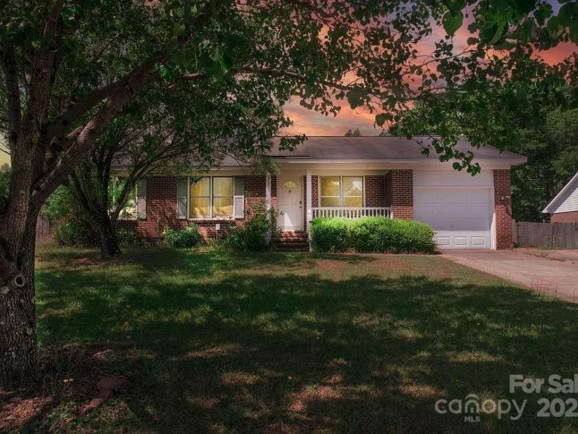 305 Ridge Manor Drive, Raeford Township, NC 28376.  MLS# CAR4256897, YatesRealty ID 16965. 