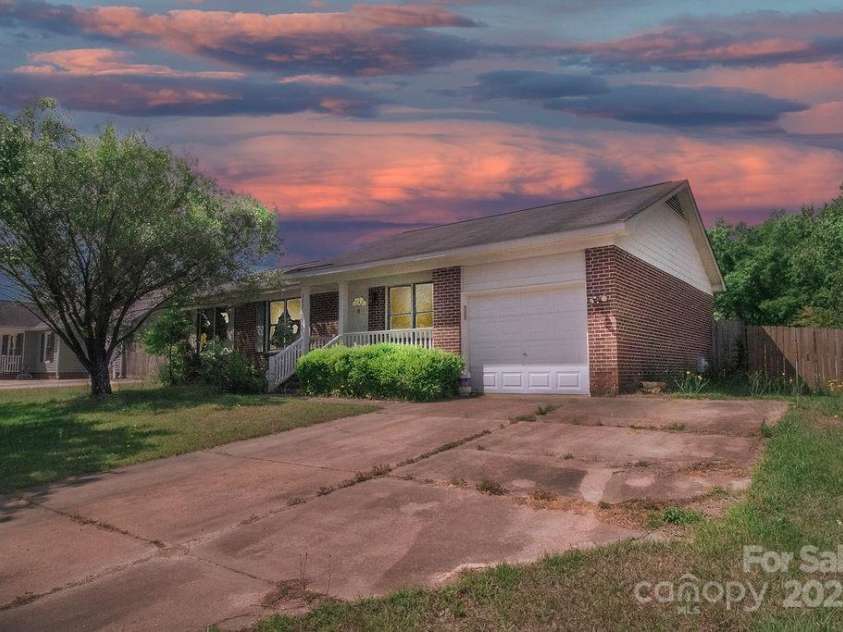 305 Ridge Manor Drive, Raeford Township, NC 28376.  MLS# CAR4256897, YatesRealty ID 16965. 