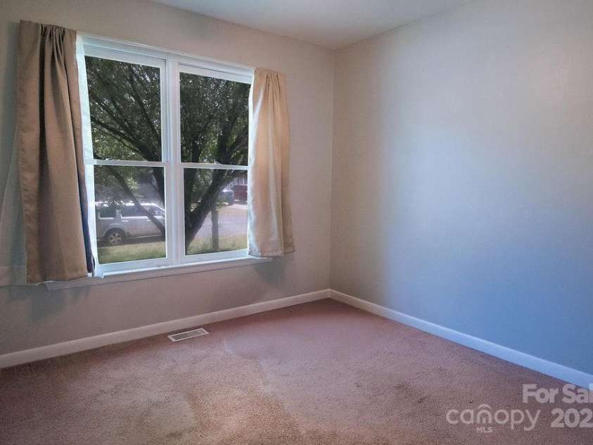 305 Ridge Manor Drive, Raeford Township, NC 28376.  MLS# CAR4256897, YatesRealty ID 16965. 