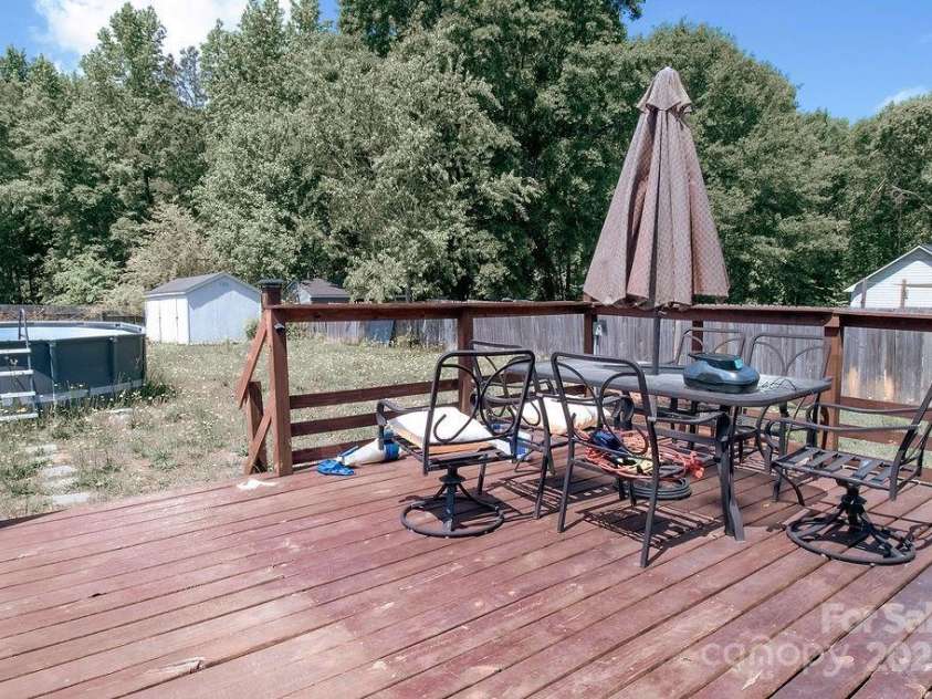 305 Ridge Manor Drive, Raeford Township, NC 28376.  MLS# CAR4256897, YatesRealty ID 16965. 