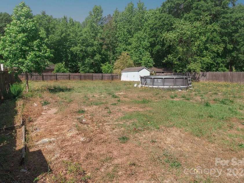 305 Ridge Manor Drive, Raeford Township, NC 28376.  MLS# CAR4256897, YatesRealty ID 16965. 