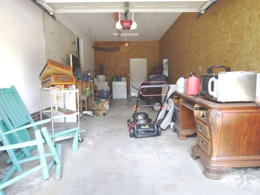 305 Ridge Manor Drive, Raeford Township, NC 28376.  MLS# CAR4256897, YatesRealty ID 16965. 