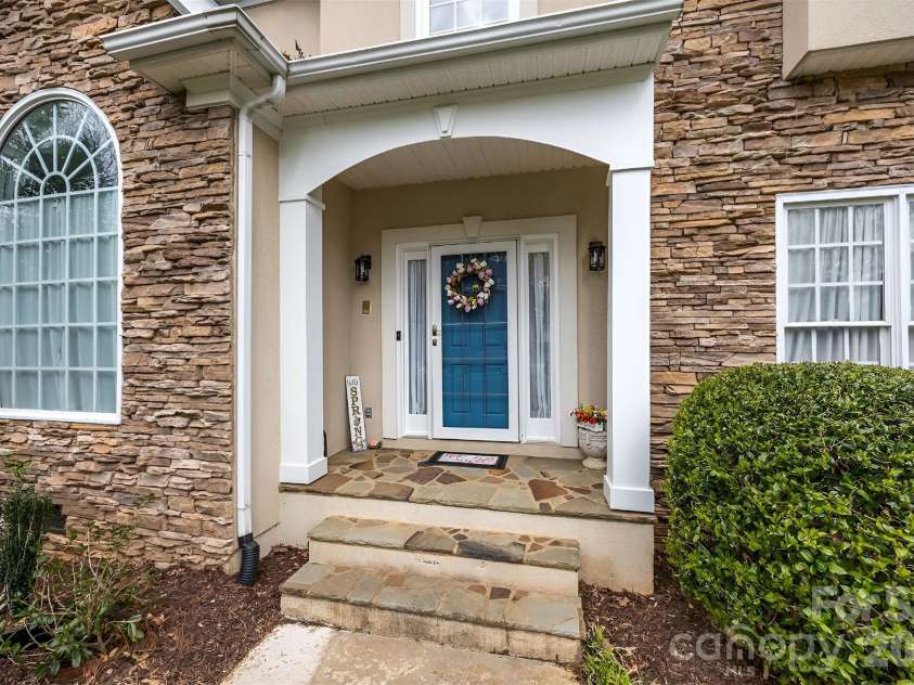 900 Muirfield Drive, Mooresville, NC 28115.  MLS# CAR4340189, YatesRealty ID 16965. 