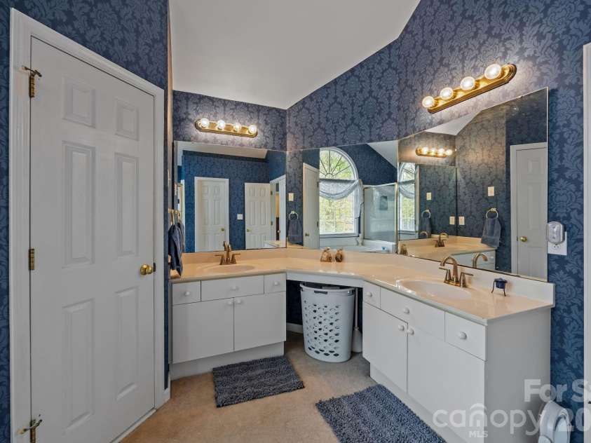 900 Muirfield Drive, Mooresville, NC 28115.  MLS# CAR4340189, YatesRealty ID 16965. 