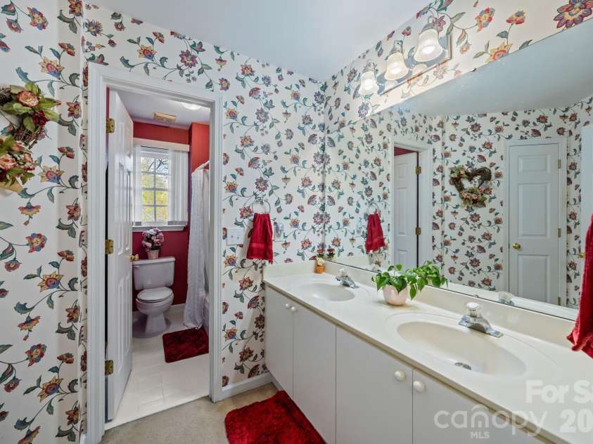900 Muirfield Drive, Mooresville, NC 28115.  MLS# CAR4340189, YatesRealty ID 16965. 