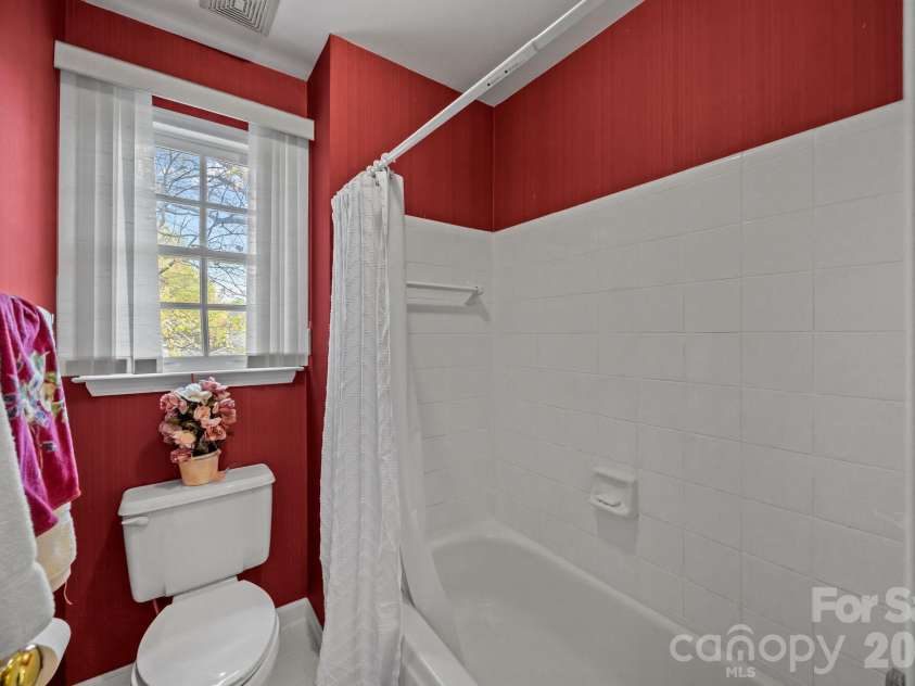 900 Muirfield Drive, Mooresville, NC 28115.  MLS# CAR4340189, YatesRealty ID 16965. 