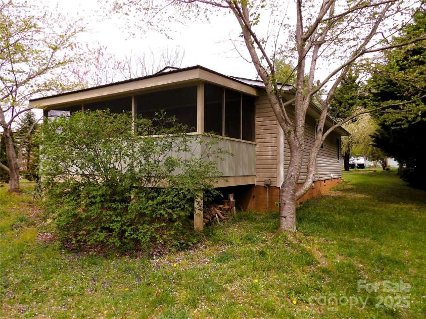 106 Pinetree Drive, Black Mountain, NC 28711.  MLS# CAR4246572, YatesRealty ID 16966. Back Yard