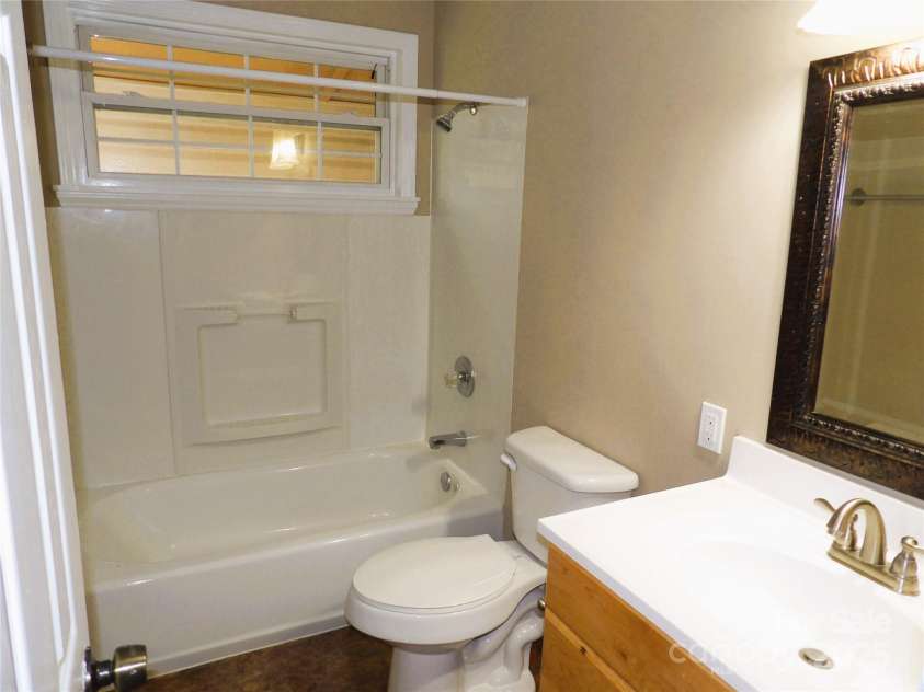 106 Pinetree Drive, Black Mountain, NC 28711.  MLS# CAR4246572, YatesRealty ID 16966. Bathroom #2