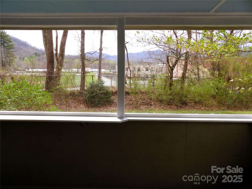 106 Pinetree Drive, Black Mountain, NC 28711.  MLS# CAR4246572, YatesRealty ID 16966. Mtn view from back deck