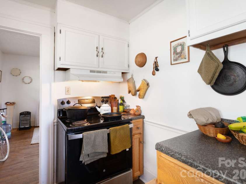 17 & 19 Hubbard Avenue, Asheville, NC 28806.  MLS# CAR4259488, YatesRealty ID 16966. 