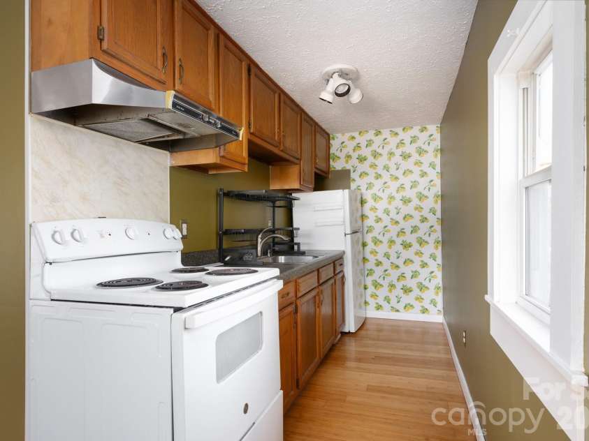 17 & 19 Hubbard Avenue, Asheville, NC 28806.  MLS# CAR4259488, YatesRealty ID 16966. 