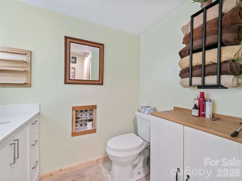 278 Mount View Drive, Burnsville, NC 28714.  MLS# CAR4259285, YatesRealty ID 16967. Basement Level In-Law Suite (Full Bathroom)