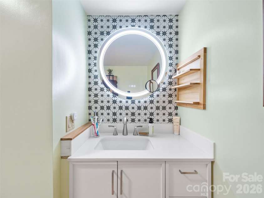278 Mount View Drive, Burnsville, NC 28714.  MLS# CAR4259285, YatesRealty ID 16967. Basement Level In-Law Suite (Full Bathroom)