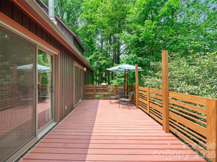 278 Mount View Drive, Burnsville, NC 28714.  MLS# CAR4259285, YatesRealty ID 16967. Newly constructed wraparound deck