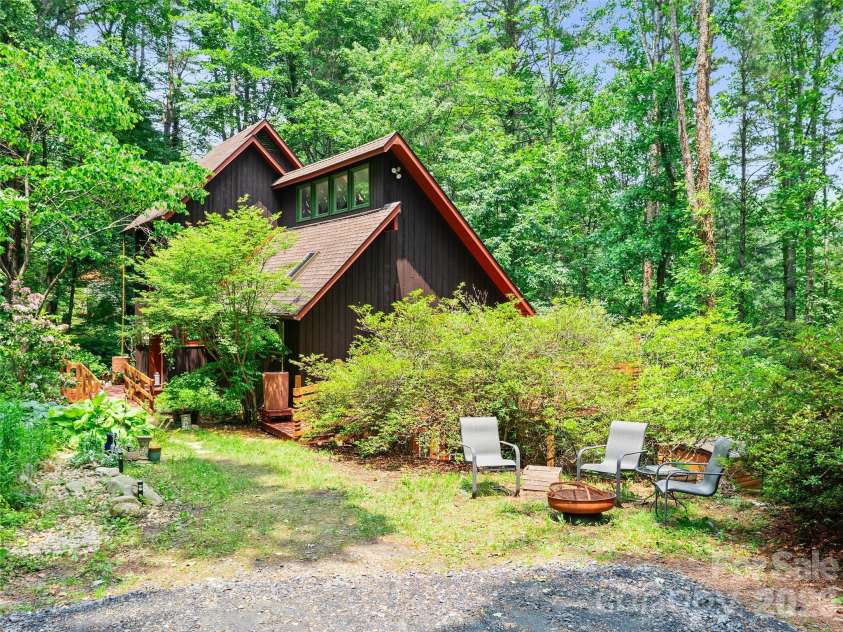 278 Mount View Drive, Burnsville, NC 28714.  MLS# CAR4259285, YatesRealty ID 16967. Summer Photo