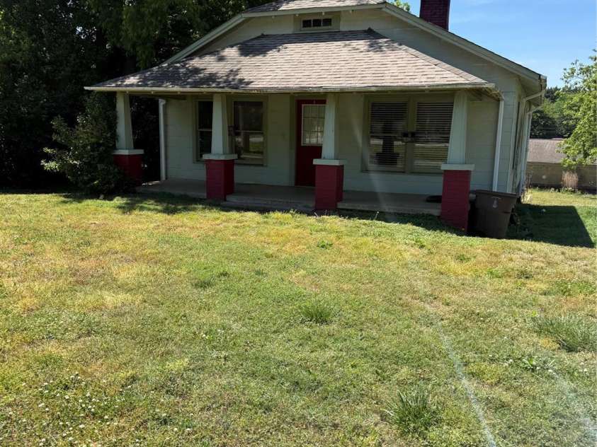 1646 Woodlawn Avenue, Shelby, NC 28150.  MLS# CAR4373899, YatesRealty ID 16968. 
