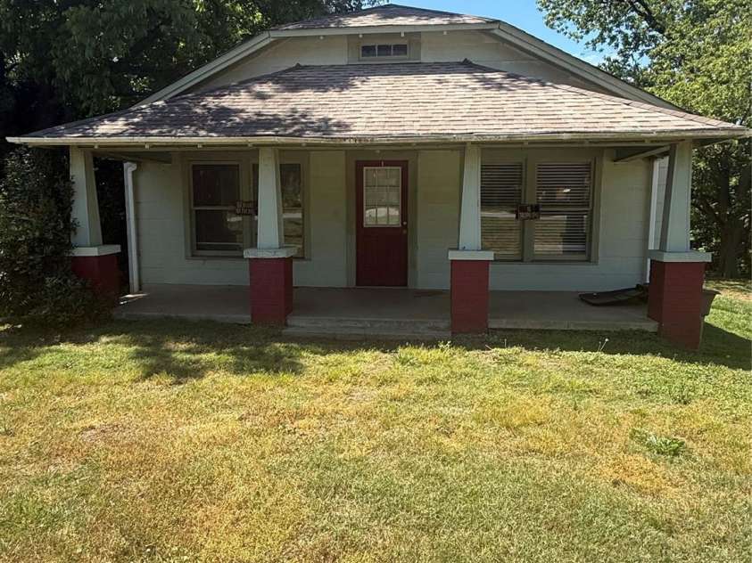 1646 Woodlawn Avenue, Shelby, NC 28150.  MLS# CAR4373899, YatesRealty ID 16968. 