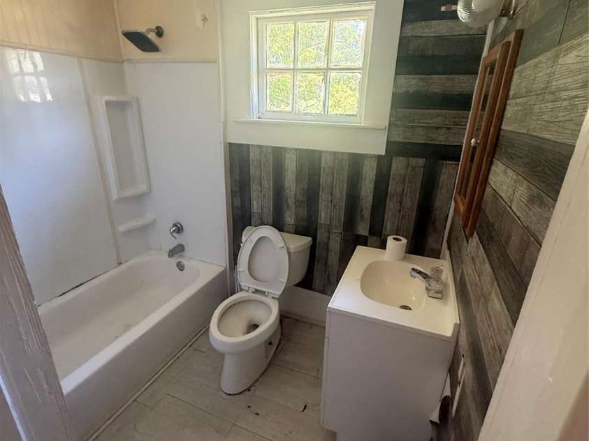 1646 Woodlawn Avenue, Shelby, NC 28150.  MLS# CAR4373899, YatesRealty ID 16968. 