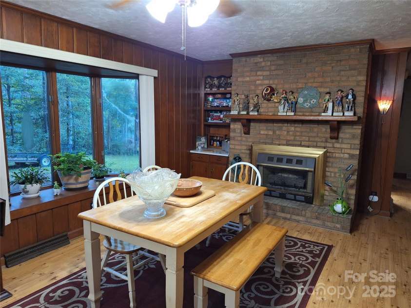 213 Del Vista Drive, Lexington, NC 27292.  MLS# CAR4255435, YatesRealty ID 16968. 